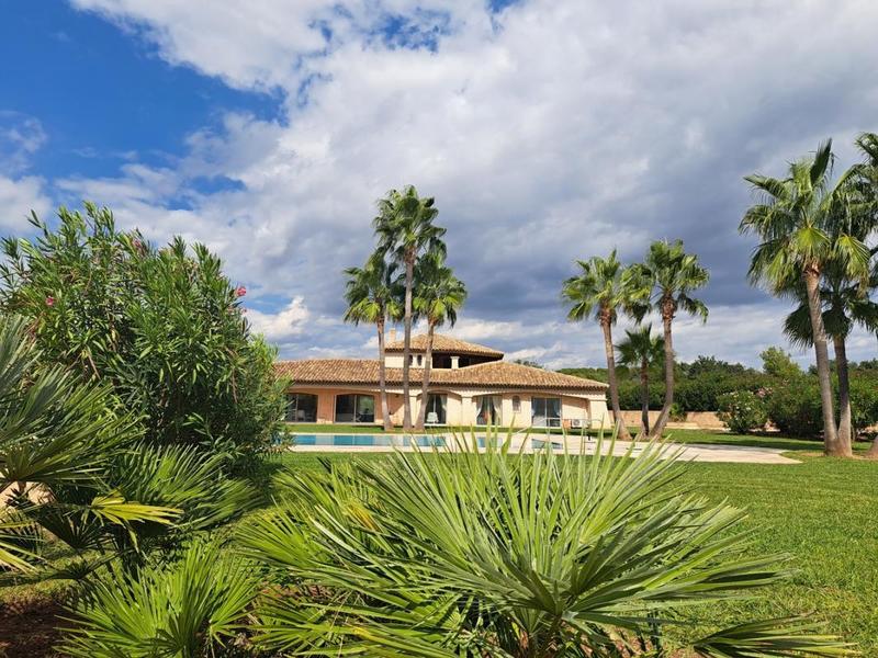 Maison - 380 m² - 8 pièces