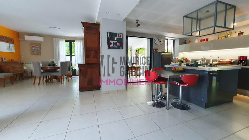 Maison - 176 m² - 6 pièces