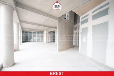 Local commercial - 140 m² - 1 pièce