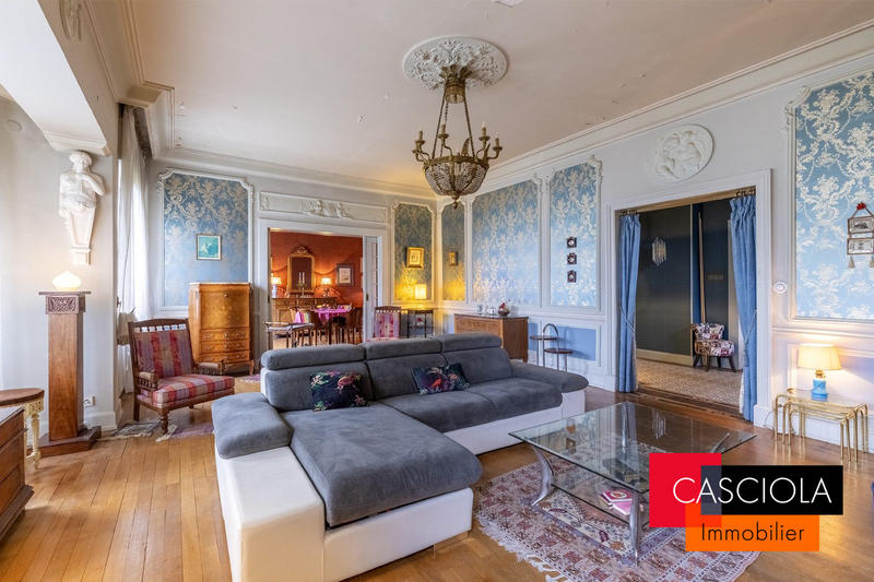 Maison - 259 m² - 9 pièces