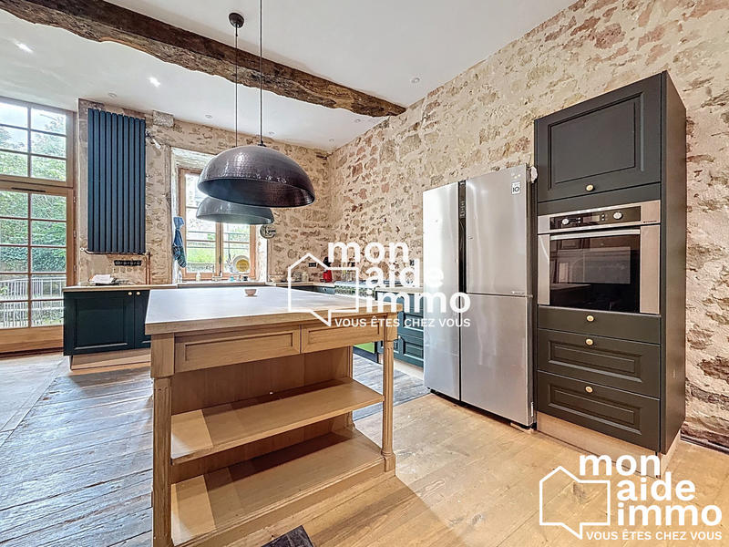 Maison - 300 m² - 12 pièces