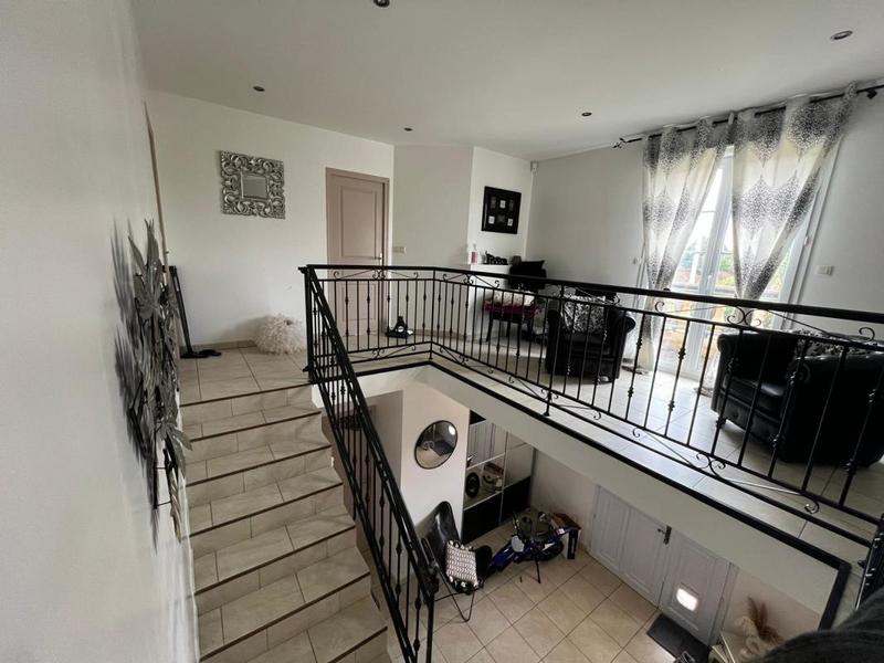 Maison - 230 m² - 9 pièces