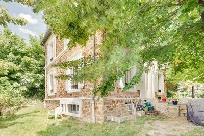 Maison - 200 m² - 6 pièces