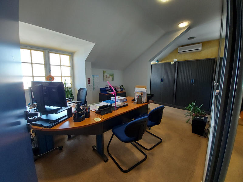 Local commercial - 150 m² - 4 pièces