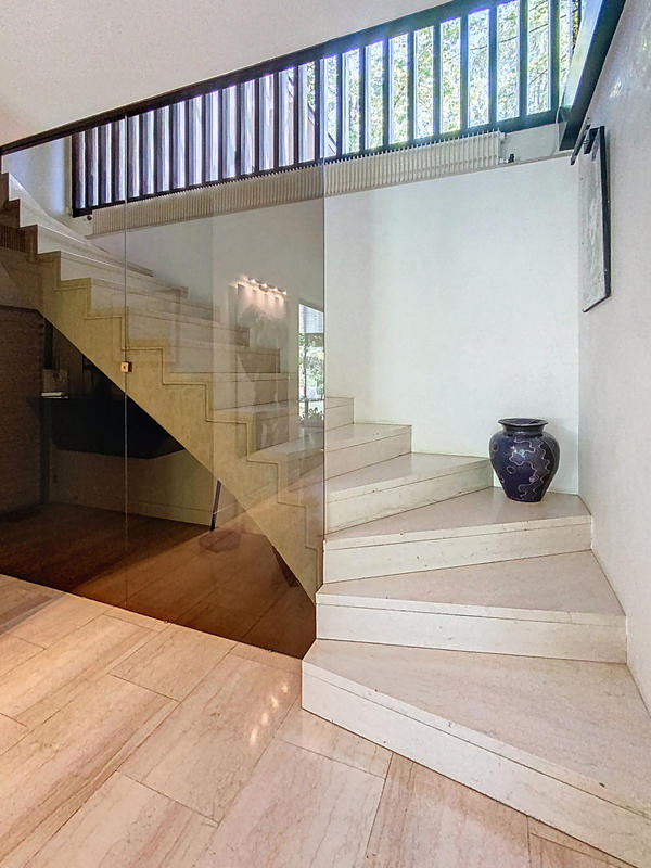 Maison - 345 m² - 15 pièces