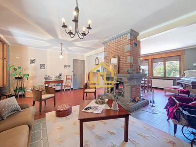 Maison - 212 m² - 7 pièces