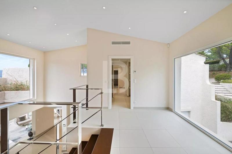 Villa - 587 m² - 8 pièces