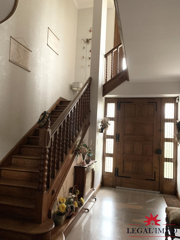 Maison - 260 m² - 6 pièces