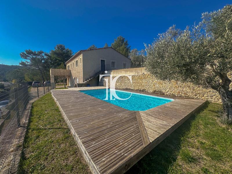 Maison - 143 m² - 5 pièces