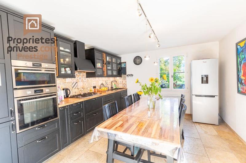 Maison - 275 m² - 10 pièces