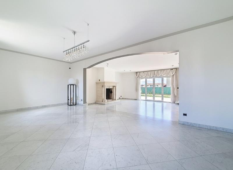 Maison - 227 m² - 5 pièces