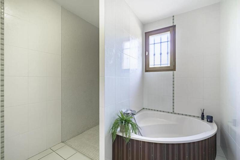 Maison - 200 m² - 6 pièces