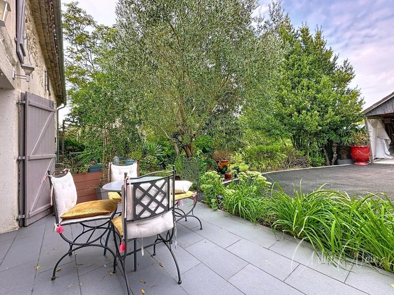 Maison - 253 m² - 8 pièces