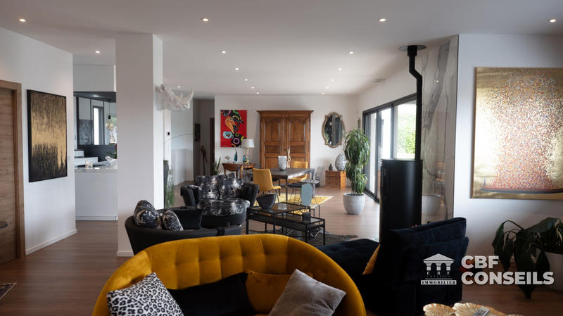 Maison contemporaine - 247 m² - 7 pièces