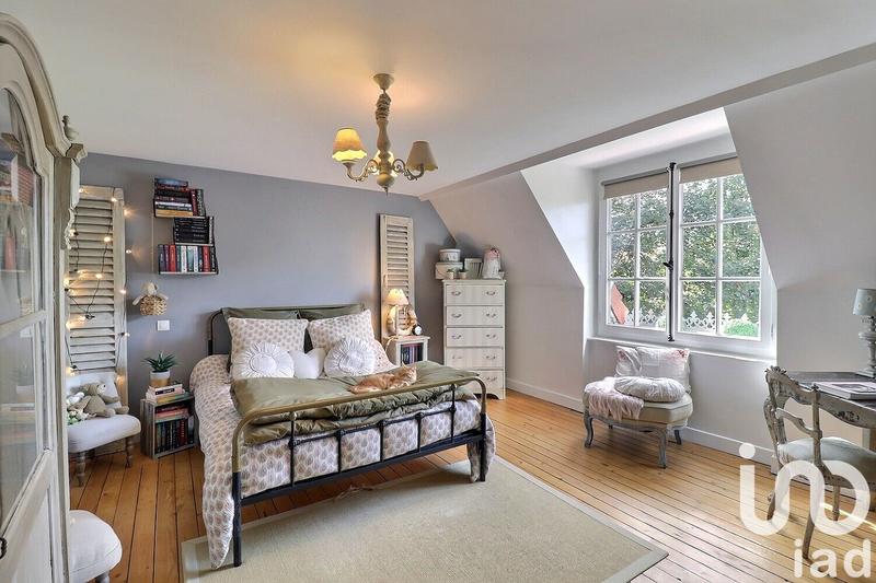 Maison - 250 m² - 10 pièces