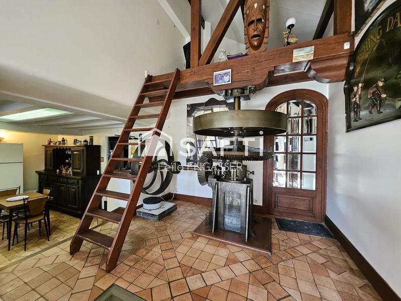 Maison - 465 m² - 10 pièces