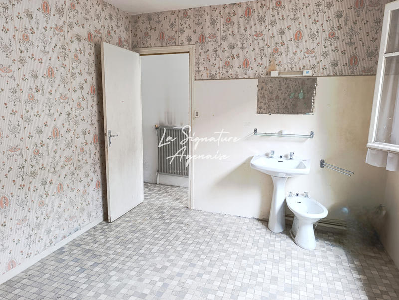 Maison - 248 m² - 8 pièces