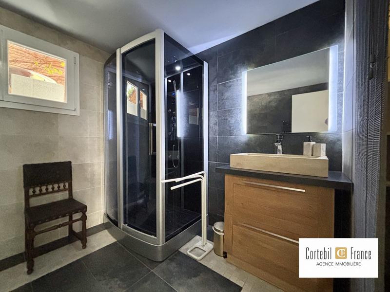 Villa - 251 m² - 8 pièces