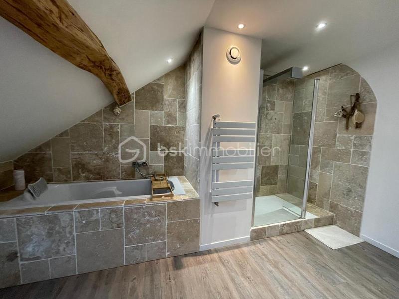 Maison en pierre - 228 m² - 8 pièces