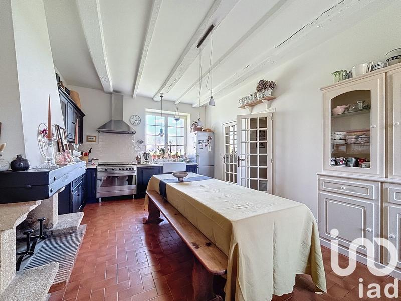 Maison - 541 m² - 6 pièces