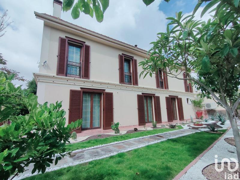 Maison - 215 m² - 8 pièces