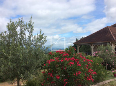 Maison - 163 m² - 8 pièces