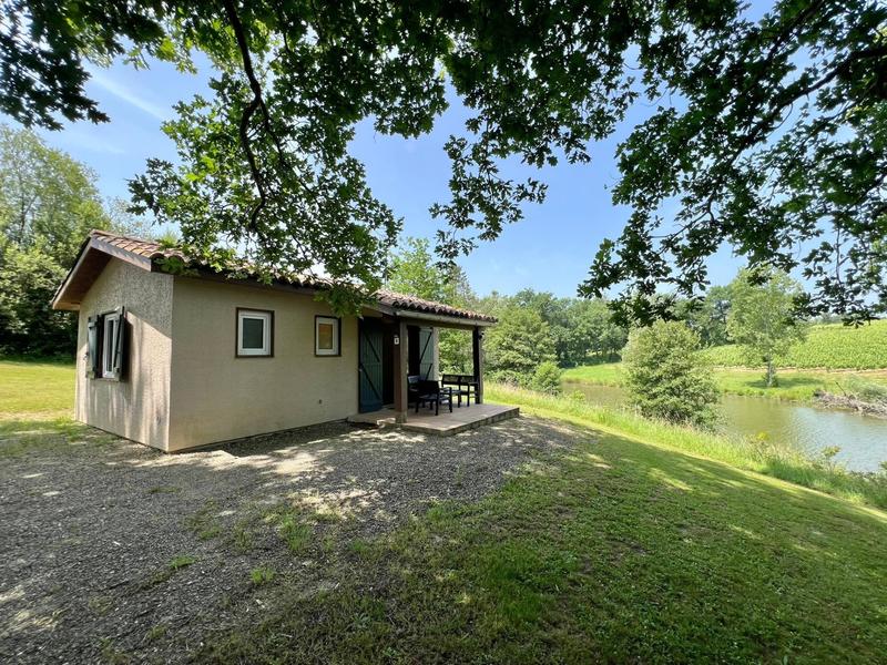 Local commercial - 1 200 m² - 20 pièces