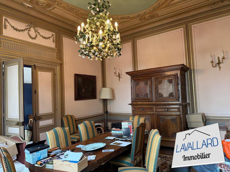 Maison - 290 m² - 8 pièces