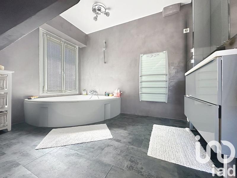 Maison - 140 m² - 5 pièces