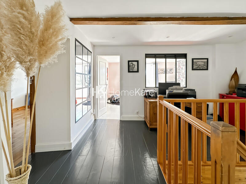 Maison - 250 m² - 8 pièces