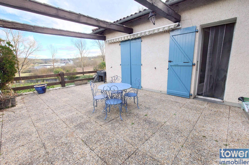 Maison - 220 m² - 10 pièces