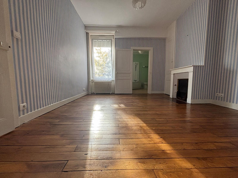 Maison - 180 m² - 9 pièces