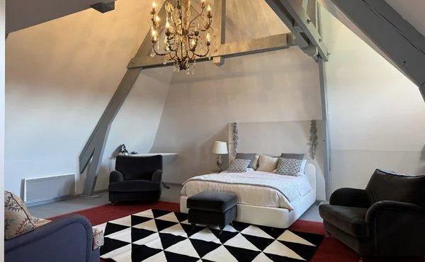 Maison - 700 m² - 15 pièces