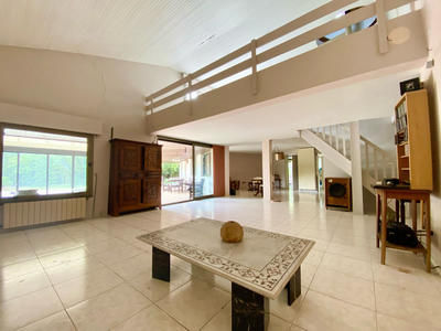 Maison - 298 m² - 7 pièces