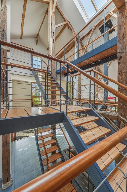 Maison - 328 m² - 8 pièces