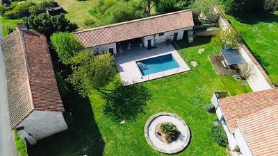 Propriété - 315 m² - 9 pièces