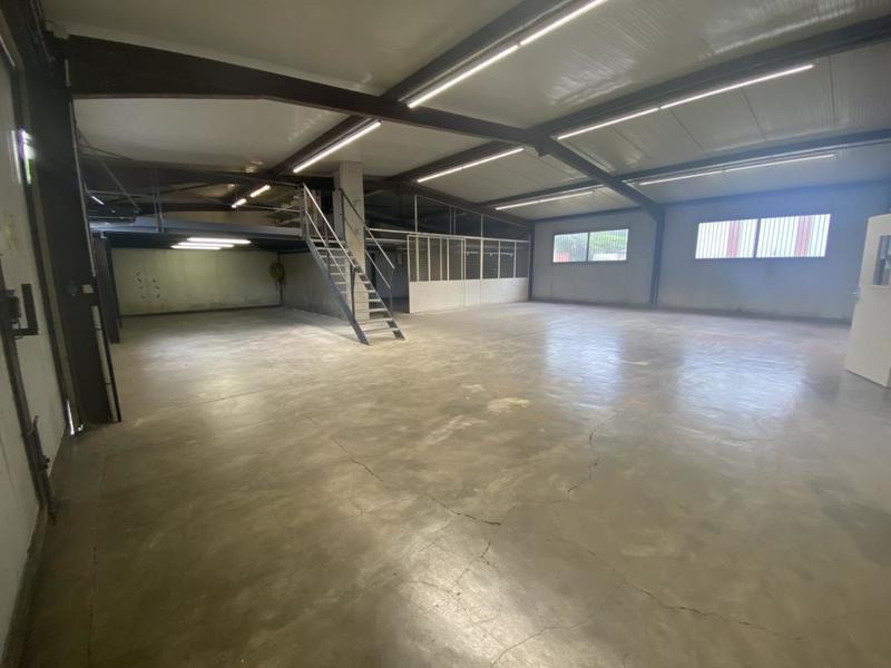 Local d'activité / Entrepôt - 350 m²