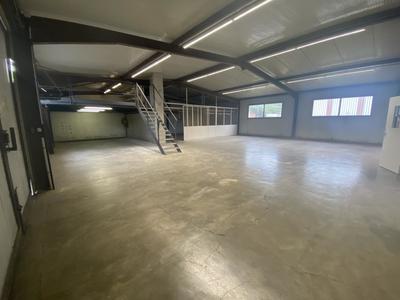 Local d'activité / Entrepôt - 350 m²