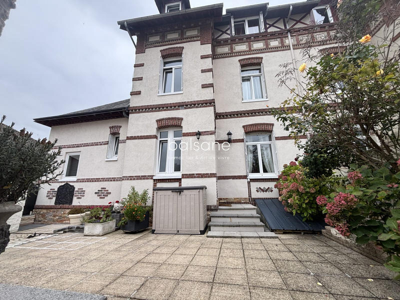 Maison - 180 m² - 8 pièces