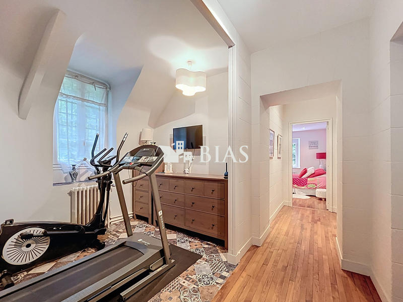 Maison - 350 m² - 12 pièces