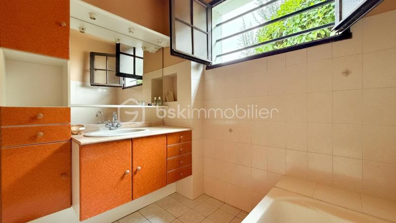 Pavillon - 130 m² - 7 pièces