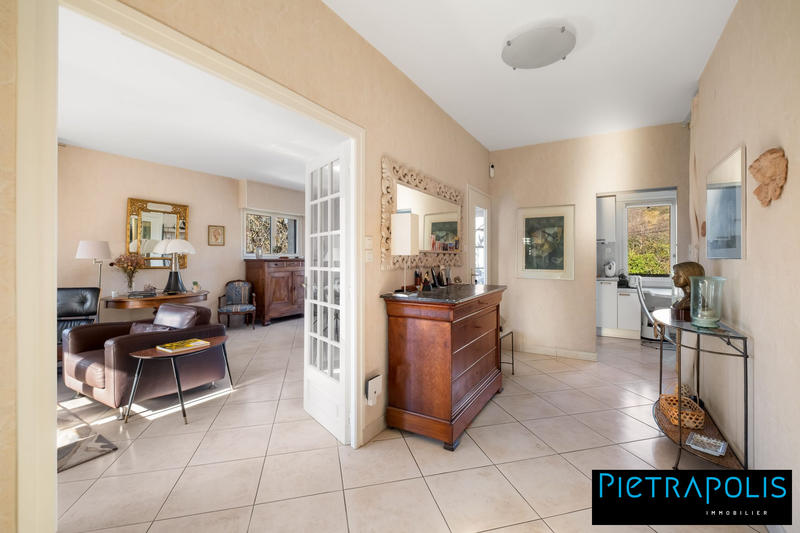 Maison - 220 m² - 5 pièces