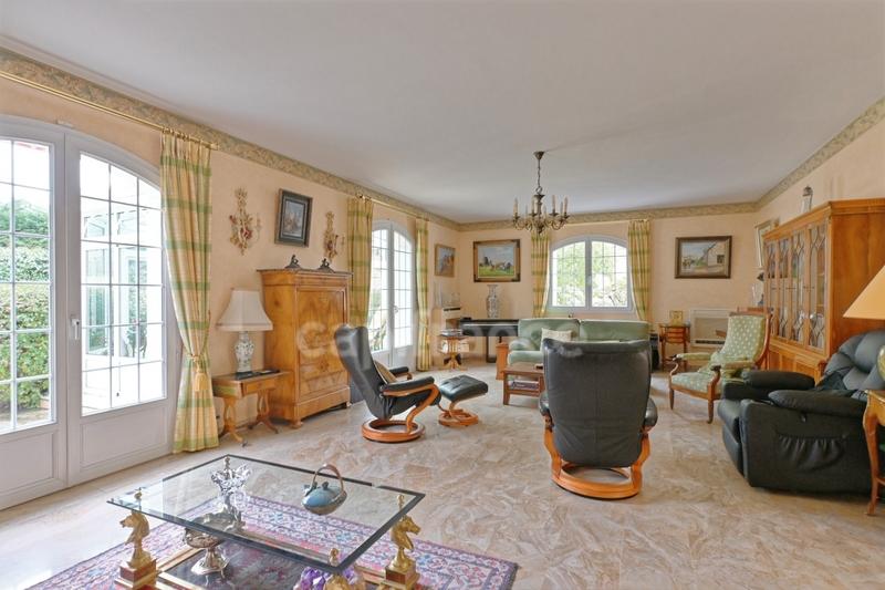 Maison bourgeoise - 225 m² - 9 pièces