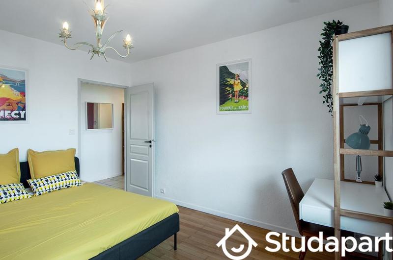 Chambre - 13 m² - 1 pièce