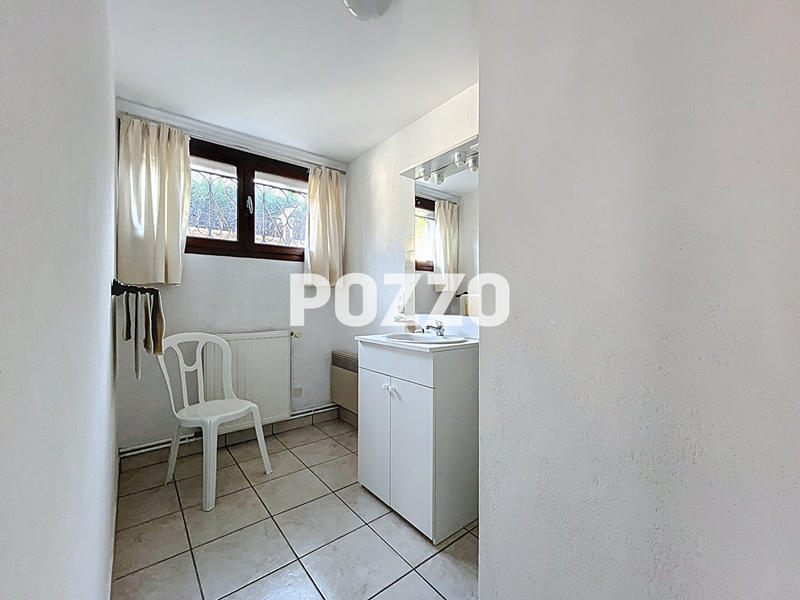 Maison - 302 m² - 9 pièces