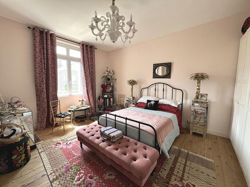 Maison - 200 m² - 7 pièces