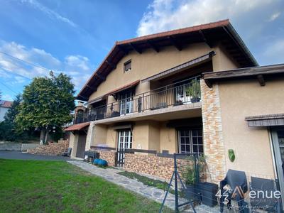 Maison - 237 m² - 9 pièces