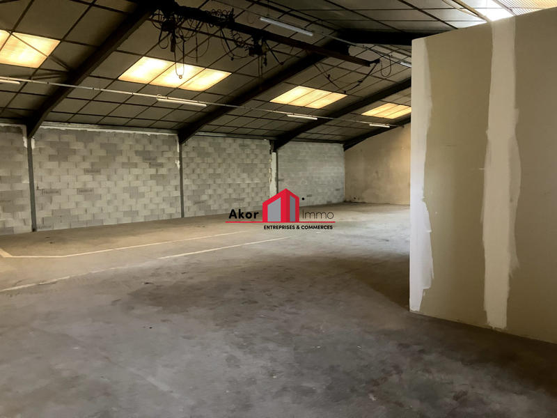 Entrepôt - 440 m²