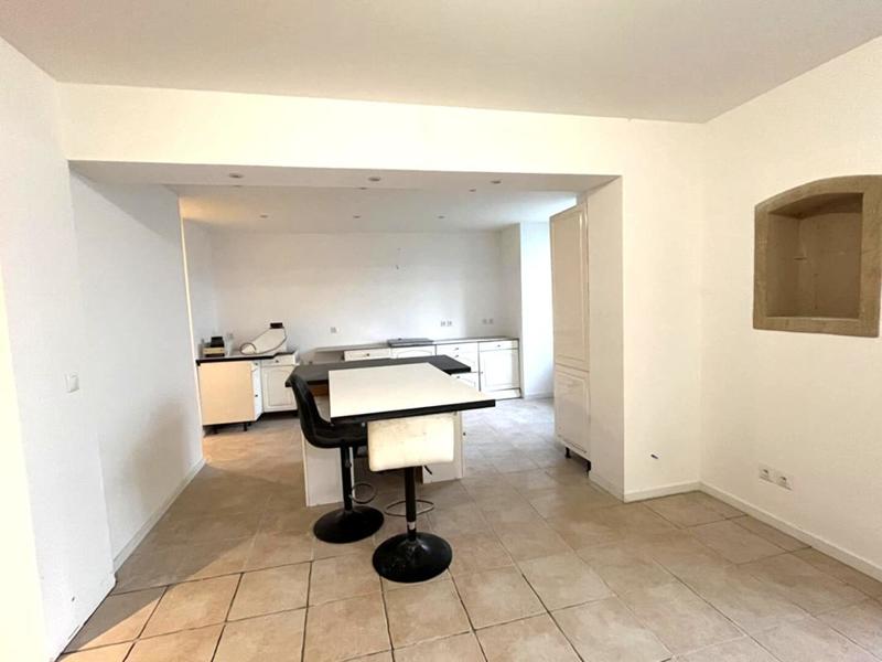 Maison - 248 m² - 11 pièces