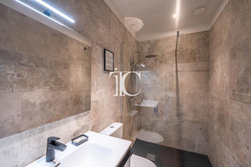 Maison - 334 m² - 8 pièces